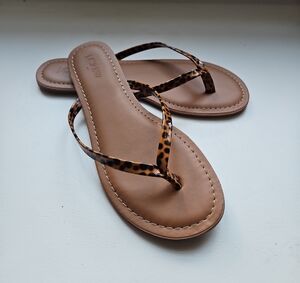 J. Crew Leopard Print Tan Women's Flip Flop Sandals, Size 8.